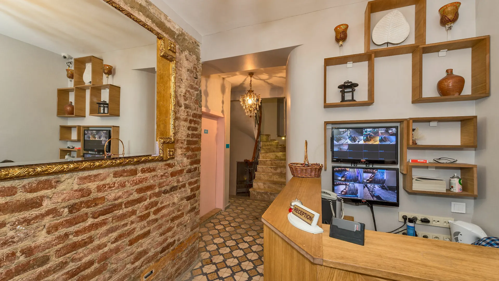 ** Hotel Cirrus Suites Tomtom Istanbul Turkey