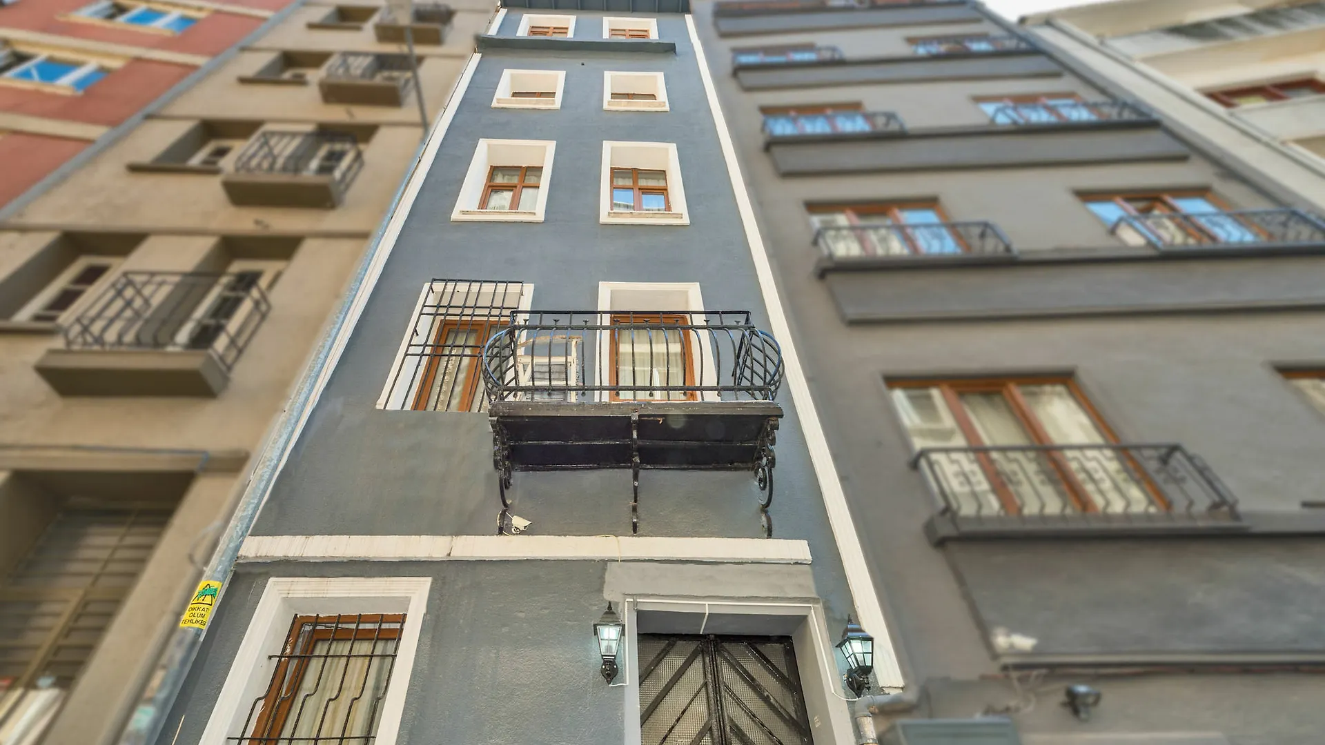 ** Hotel Cirrus Suites Tomtom Istanbul Turkey